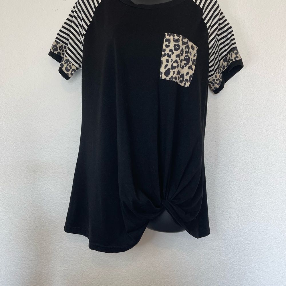 Black and Leopard Print Women's Top Size Large